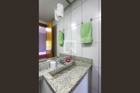 Banheiro suite de apartamento para alugar com 3 quartos, 75m² em Cristo Redentor, Porto Alegre