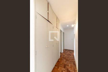 Corredor de apartamento à venda com 3 quartos, 116m² em Vila Nova Conceição, São Paulo