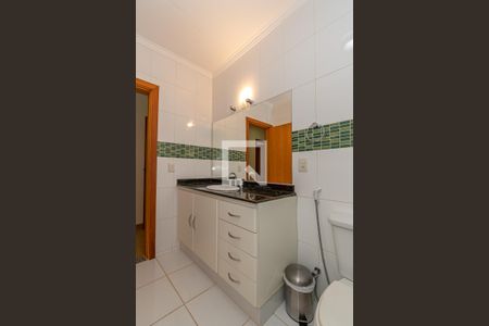 Casa à venda com 180m², 3 quartos e 2 vagas Casa à venda com 180m², 3 quartos e 2 vagasBanheiro Corrredor