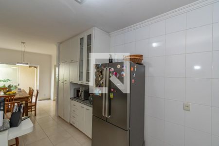 Casa à venda com 180m², 3 quartos e 2 vagas Casa à venda com 180m², 3 quartos e 2 vagasCozinha