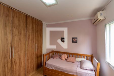 Casa à venda com 180m², 3 quartos e 2 vagas Casa à venda com 180m², 3 quartos e 2 vagasQuarto