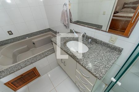 Casa à venda com 180m², 3 quartos e 2 vagas Casa à venda com 180m², 3 quartos e 2 vagasDetalhe Banheiro da Suíte