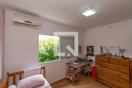 Casa à venda com 180m², 3 quartos e 2 vagas Casa à venda com 180m², 3 quartos e 2 vagasQuarto