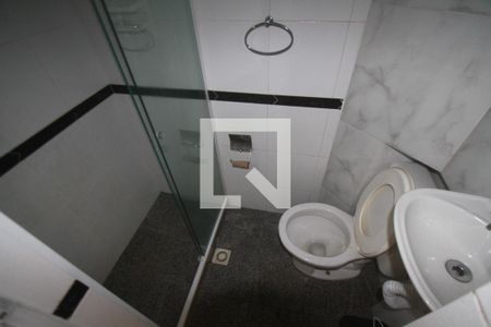 Banheiro de kitnet/studio para alugar com 1 quarto, 55m² em Centro, Niterói