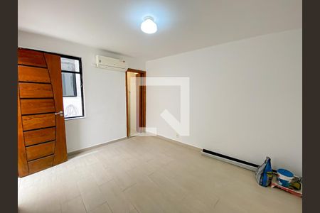 Quarto Suíte de casa de condomínio para alugar com 3 quartos, 105m² em Botafogo, Rio de Janeiro