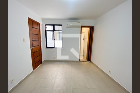 Quarto Suíte de casa de condomínio para alugar com 3 quartos, 105m² em Botafogo, Rio de Janeiro