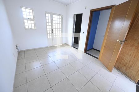 Sala 2 de casa para alugar com 3 quartos, 150m² em Parque das Laranjeiras, Goiânia