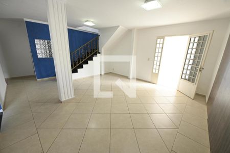 Sala de casa para alugar com 3 quartos, 150m² em Parque das Laranjeiras, Goiânia