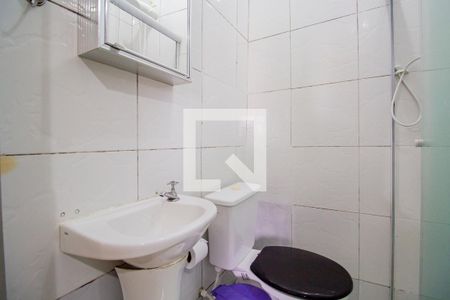 Banheiro de casa para alugar com 1 quarto, 24m² em Jardim Aeroporto, São Paulo