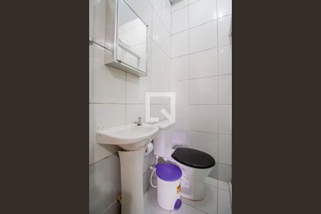 Banheiro de casa para alugar com 1 quarto, 24m² em Jardim Aeroporto, São Paulo