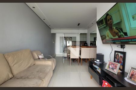 Sala de apartamento à venda com 3 quartos, 70m² em Vila Curuçá, Santo André