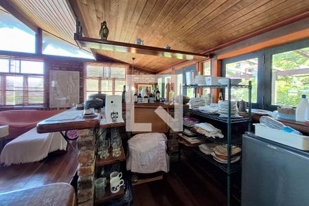 Sala/Cozinha de casa de condomínio à venda com 3 quartos, 340m² em Itacoatiara, Niterói
