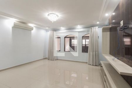 Sala  de casa à venda com 3 quartos, 300m² em Vila Carrão, São Paulo