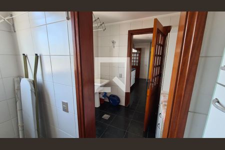 Apartamento à venda com 250m², 4 quartos e 3 vagas Apartamento à venda com 250m², 4 quartos e 3 vagasÁrea de Serviço
