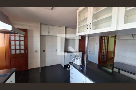 Apartamento à venda com 250m², 4 quartos e 3 vagas Apartamento à venda com 250m², 4 quartos e 3 vagasCozinha