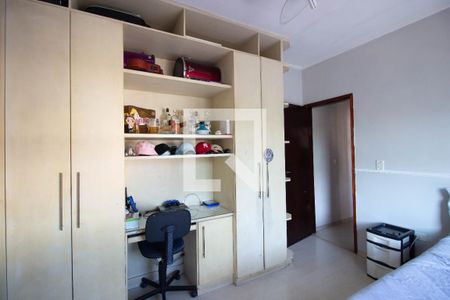 Quarto 1 de casa à venda com 3 quartos, 200m² em Vila Taquari, São Paulo