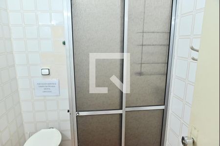 Banheiro de apartamento para alugar com 1 quarto, 52m² em Caiçara, Praia Grande