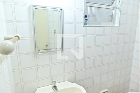 Banheiro de apartamento para alugar com 1 quarto, 52m² em Caiçara, Praia Grande