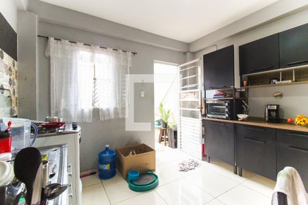 Cozinha 1 de casa à venda com 5 quartos, 200m² em Conjunto Residencial José Bonifácio, São Paulo