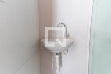 Banheiro de apartamento para alugar com 1 quarto, 24m² em Vila Mazzei, São Paulo