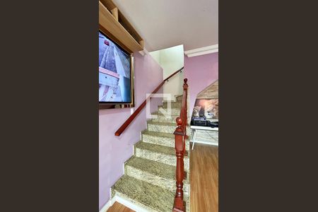 Escada de casa à venda com 3 quartos, 125m² em Jardim Santa Mena, Guarulhos