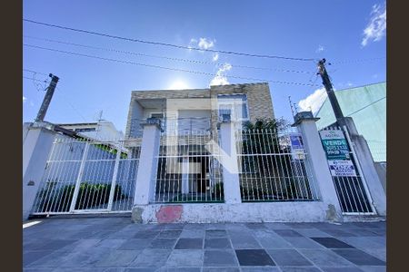 Casa para alugar com 240m², 4 quartos e 1 vaga Casa para alugar com 240m², 4 quartos e 1 vagaFachada