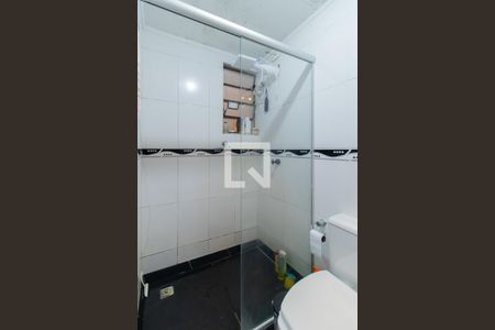 Banheiro de apartamento à venda com 2 quartos, 60m² em Vila Nova, Porto Alegre