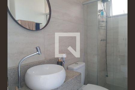 Banheiro  de apartamento à venda com 2 quartos, 130m² em Sagrada Família, Belo Horizonte