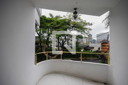 Varanda de casa de condomínio para alugar com 3 quartos, 850m² em Vila Tramontano, São Paulo