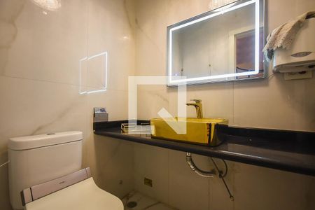 Lavabo de casa de condomínio para alugar com 3 quartos, 850m² em Vila Tramontano, São Paulo