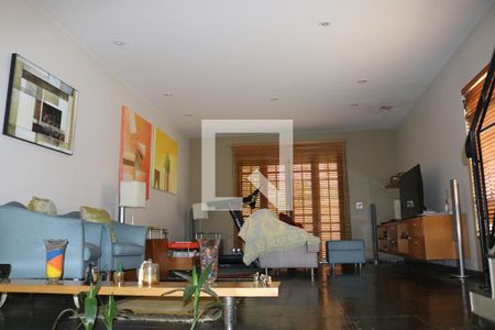Casa à venda com 239m², 3 quartos e 3 vagasSala
