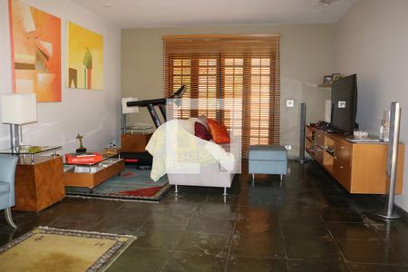 Sala de casa à venda com 3 quartos, 239m² em Vila Ipojuca, São Paulo