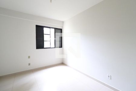 Quarto 2 de apartamento para alugar com 3 quartos, 105m² em Saraiva, Uberlândia