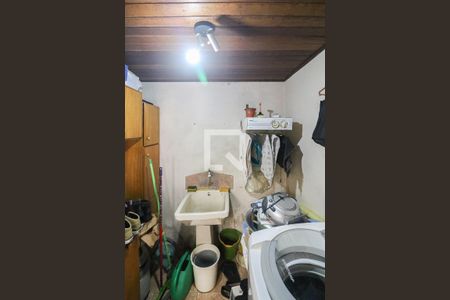 Casa à venda com 329m², 5 quartos e 3 vagas Casa à venda com 329m², 5 quartos e 3 vagasÁrea de Serviço