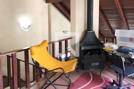 Casa à venda com 329m², 5 quartos e 3 vagas Casa à venda com 329m², 5 quartos e 3 vagasEscritório