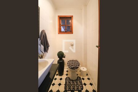 Casa à venda com 329m², 5 quartos e 3 vagas Casa à venda com 329m², 5 quartos e 3 vagasBanheiro 3