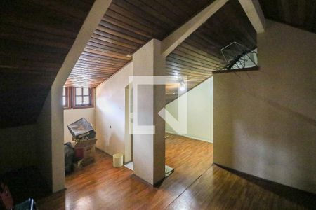 Casa à venda com 329m², 5 quartos e 3 vagas Casa à venda com 329m², 5 quartos e 3 vagasTerraço