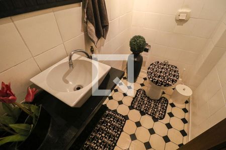 Casa à venda com 329m², 5 quartos e 3 vagas Casa à venda com 329m², 5 quartos e 3 vagasBanheiro 3