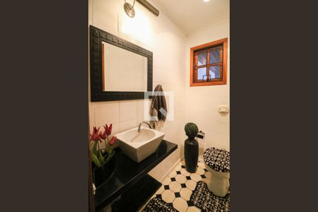 Casa à venda com 329m², 5 quartos e 3 vagas Casa à venda com 329m², 5 quartos e 3 vagasBanheiro 3