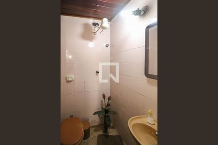 Casa à venda com 329m², 5 quartos e 3 vagas Casa à venda com 329m², 5 quartos e 3 vagasBanheiro da área de serviço