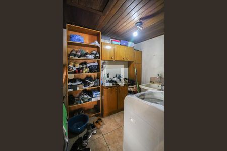 Casa à venda com 329m², 5 quartos e 3 vagas Casa à venda com 329m², 5 quartos e 3 vagasÁrea de Serviço