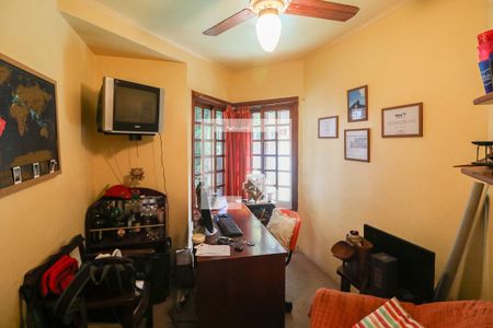 Casa à venda com 329m², 5 quartos e 3 vagas Casa à venda com 329m², 5 quartos e 3 vagasQuarto 4 (Escritório)