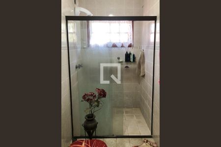 Casa à venda com 329m², 5 quartos e 3 vagas Casa à venda com 329m², 5 quartos e 3 vagasBanheiro 2