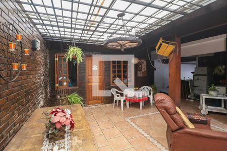 Casa à venda com 329m², 5 quartos e 3 vagas Casa à venda com 329m², 5 quartos e 3 vagasÁrea externa