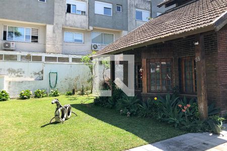 Casa à venda com 329m², 5 quartos e 3 vagas Casa à venda com 329m², 5 quartos e 3 vagasFachada