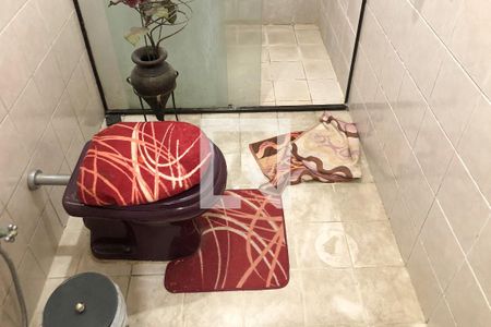 Casa à venda com 329m², 5 quartos e 3 vagas Casa à venda com 329m², 5 quartos e 3 vagasBanheiro 2