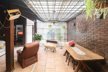 Casa à venda com 329m², 5 quartos e 3 vagas Casa à venda com 329m², 5 quartos e 3 vagasÁrea externa