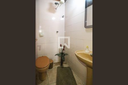 Casa à venda com 329m², 5 quartos e 3 vagas Casa à venda com 329m², 5 quartos e 3 vagasBanheiro da área de serviço