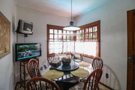 Casa à venda com 329m², 5 quartos e 3 vagas Casa à venda com 329m², 5 quartos e 3 vagasCozinha