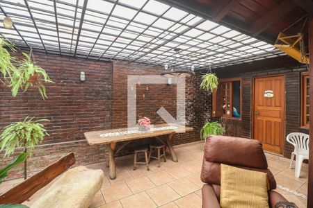 Casa à venda com 329m², 5 quartos e 3 vagas Casa à venda com 329m², 5 quartos e 3 vagasÁrea externa